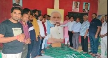 Amroha: भाजपा कार्यकर्ताओं ने केक काटकर मनाया भारत के PM मोदी का जन्मदिन